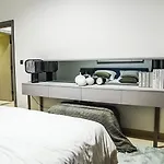 Stylish & Cozy Apartment Awaits You