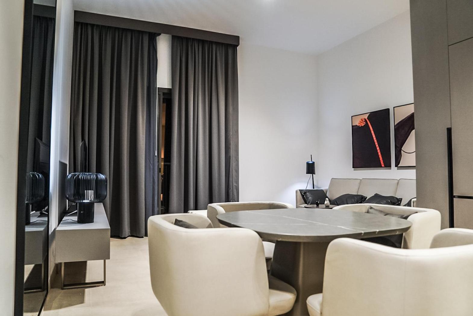 Stylish & Cozy Awaits Apartment *